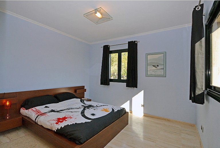 Doppelbett Fenster Bild Nachttische
