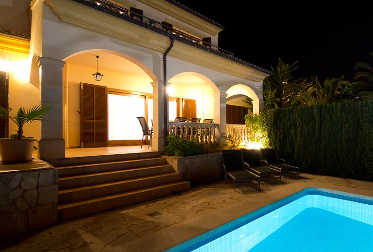 Nachthimmel Beleuchtung Terrasse Hecke Pool