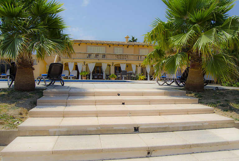 Treppe Palmen Finca Himmel