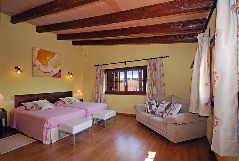 Schlafzimmer Betten Couch Hocker