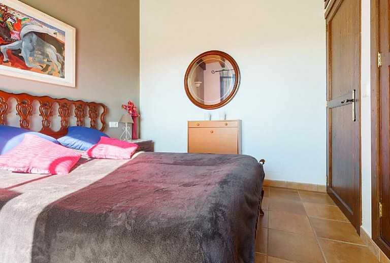 Schlafzimmer Doppelbett Spiegel Kommode Schrank