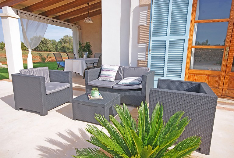 Terrasse Sessel Couch Tür Vordach