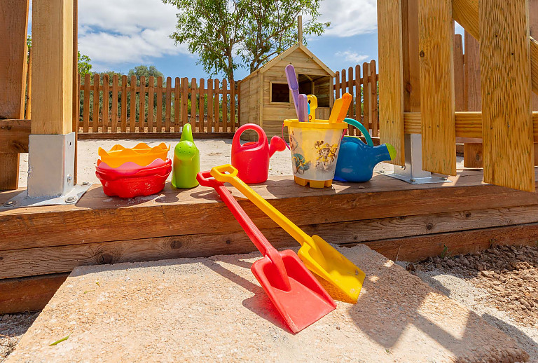 Spielzeug im Sandkasten