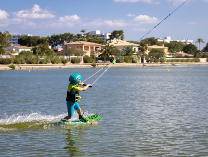 Wake Park Alcudia - Junge am Cable Lift
